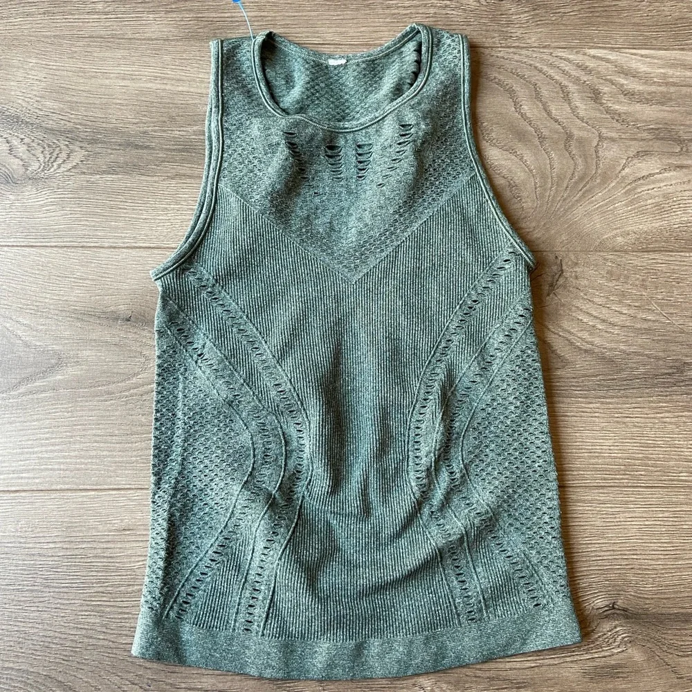 🍃ALO Yoga Tank Top in Green
